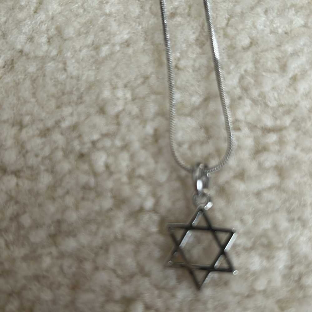 Silver colored Star of David necklace - Picture 1 of 2